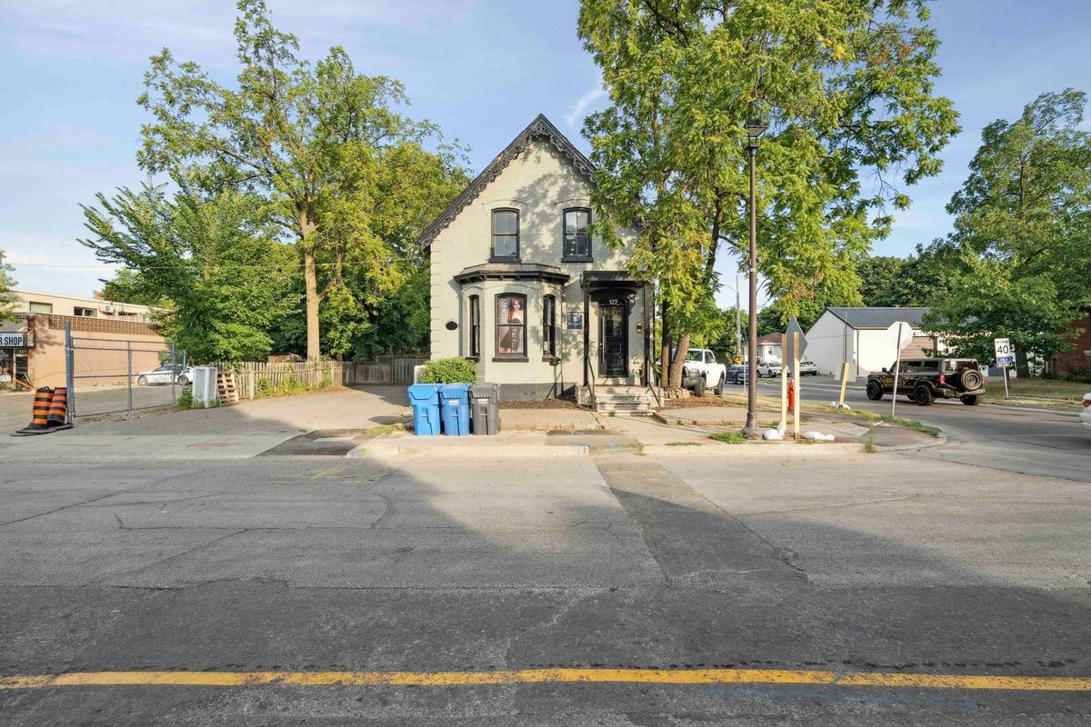 127 Queen ST W, Brampton, ON L6Y 1M3