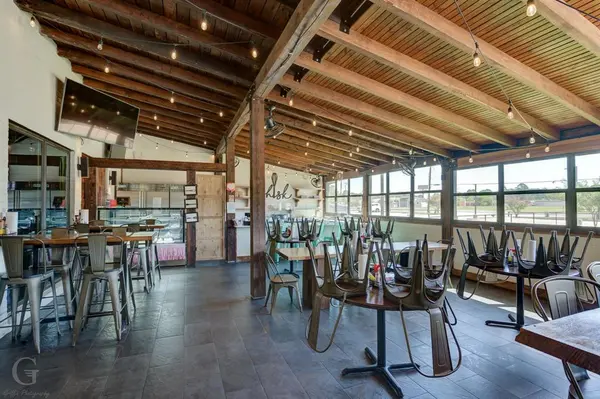 9220 Wallace Lake Road, Shreveport, LA 71106