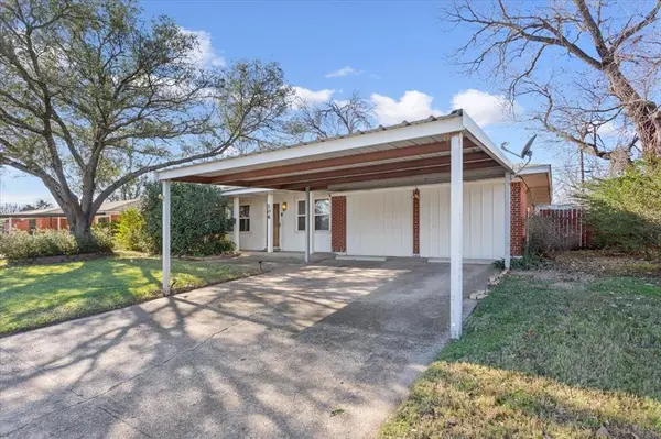 Lacy Lakeview, TX 76705,106 S Barbara Street