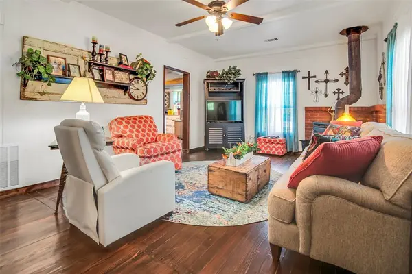 Van Alstyne, TX 75495,182 Douglas Street