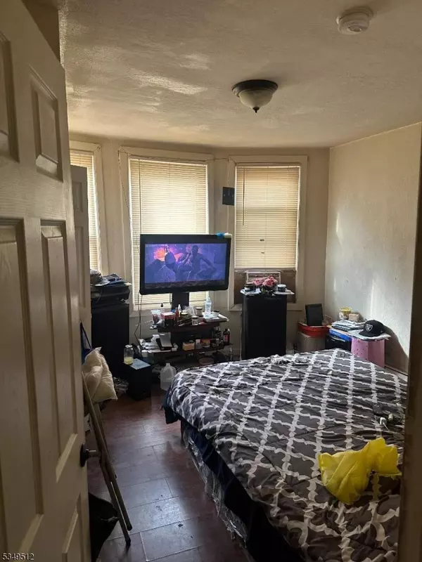 Newark City, NJ 07107,51-53 3Rd St