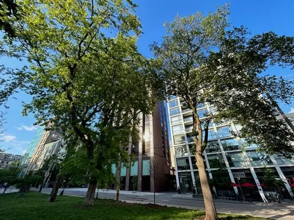 Toronto C01, ON M5V 0M8,39 Brant ST #925