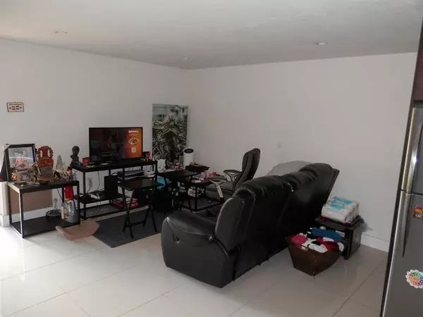 Miami, FL 33173,9459 SW 76th St #R1