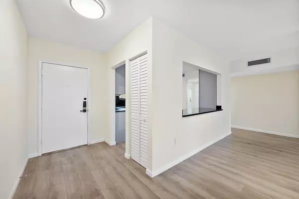 Miami, FL 33179,19986 NE 5th Ct #4D