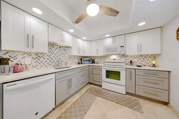 Pompano Beach, FL 33069,3980 Oaks Clubhouse Dr #210