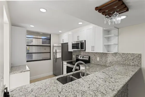 Davie, FL 33324,1719 Whitehall Dr #104