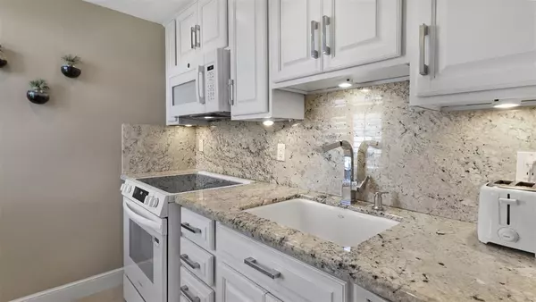 Fort Lauderdale, FL 33304,888 Intracoastal Dr #6F