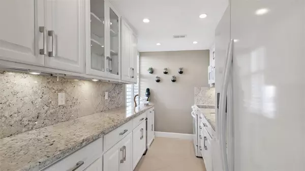 Fort Lauderdale, FL 33304,888 Intracoastal Dr #6F