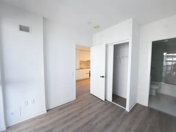 Vaughan, ON L4K 5Z7,8 Interchange WAY #1501