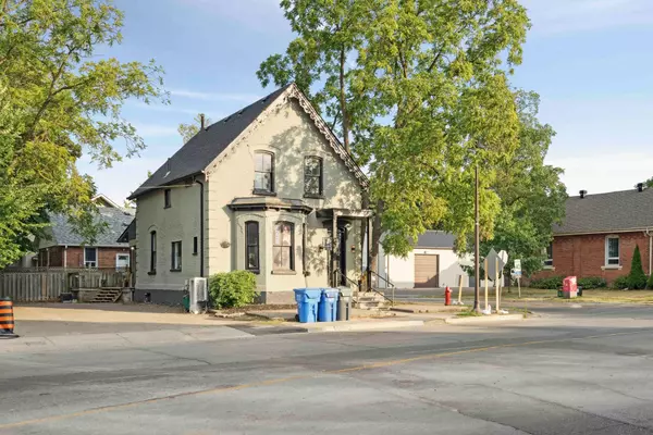 Brampton, ON L6Y 1M3,127 Queen ST W