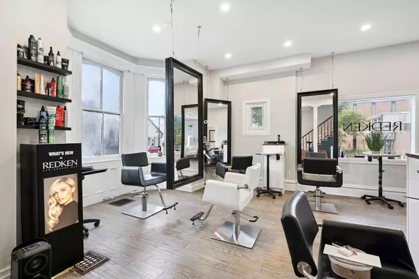 Brampton, ON L6Y 1M3,127 Queen ST W