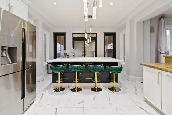 Oakville, ON L6L 0A6,242 Milkweed WAY