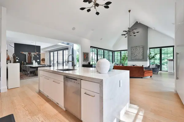 Mississauga, ON L5G 2X4,238 Mineola RD W