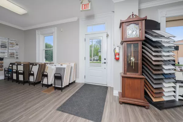 Halton Hills, ON L7J 1W1,28 Main ST N