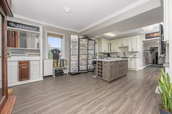 Halton Hills, ON L7J 1W1,28 Main ST N