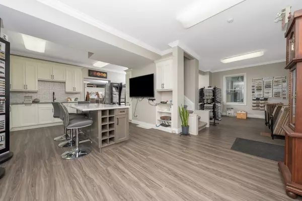 Halton Hills, ON L7J 1W1,28 Main ST N