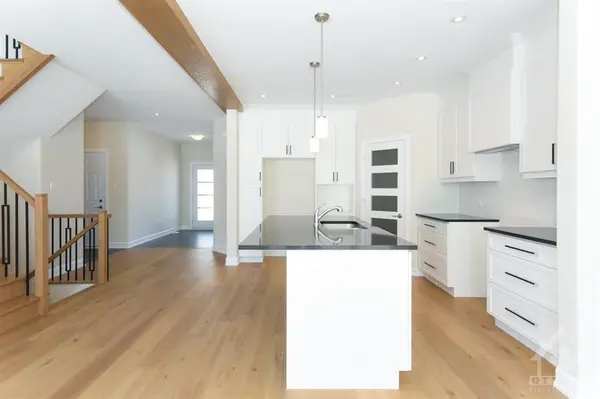 Russell, ON K4R 0L3,444 AURORA ST