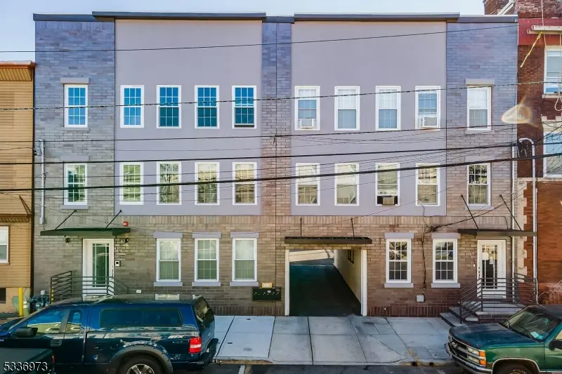 Harrison Town, NJ 07029,17 Cleveland Ave