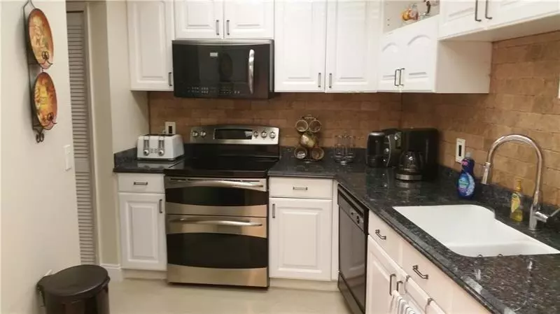 Pompano Beach, FL 33069,625 Oaks Dr. #704