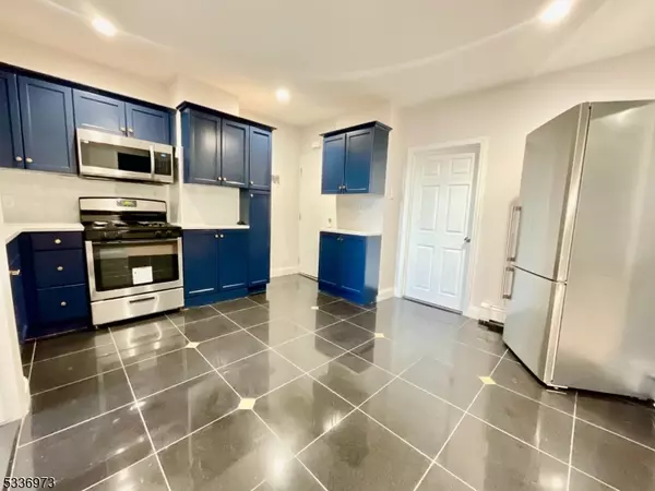 Harrison Town, NJ 07029,17 Cleveland Ave