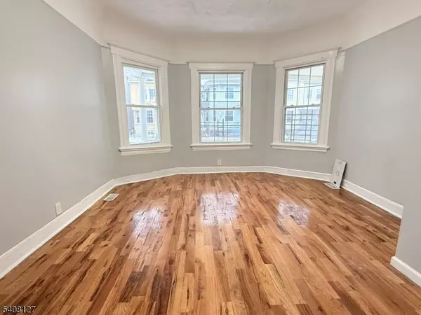 East Orange City, NJ 07017,44 N 16Th St