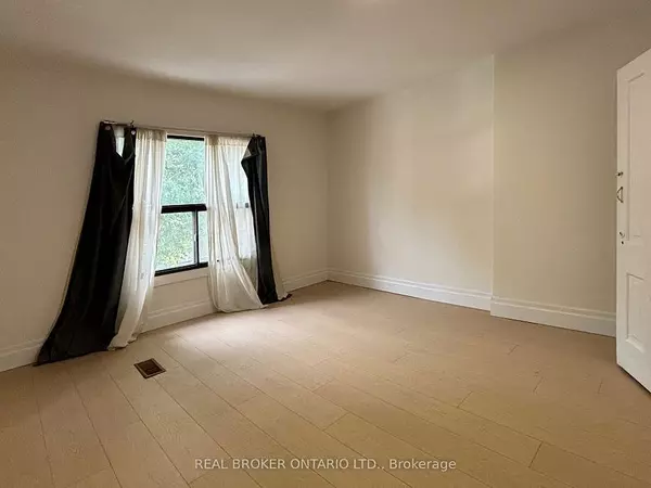 Toronto C01, ON M5T 1B5,26 Carr ST #Upper