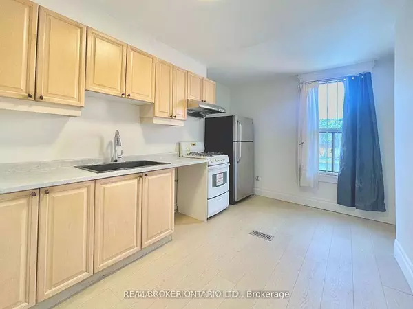 Toronto C01, ON M5T 1B5,26 Carr ST #Upper