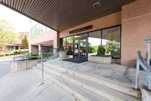 Brampton, ON L6V 4M6,1 Belvedere CT #1007