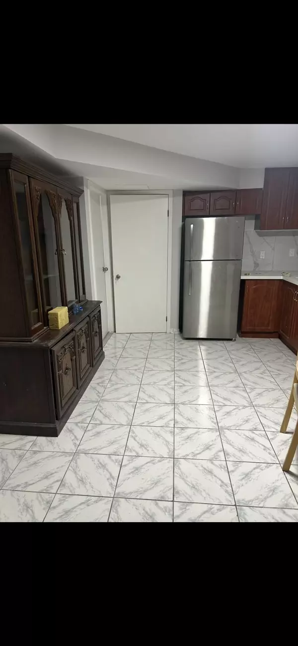 Mississauga, ON L4Z 1J7,4142 Dursley CRES #Lower