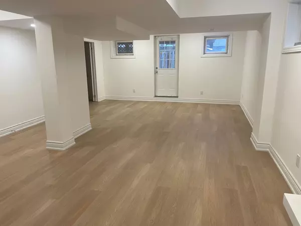 Oakville, ON L6H 7L3,2542 Nichols DR