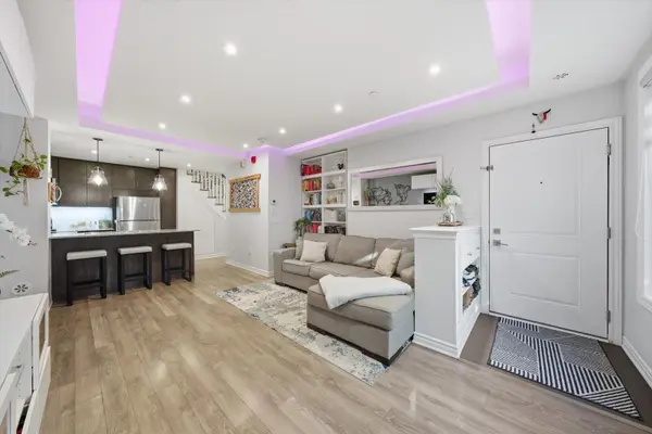 Toronto W06, ON M8W 0B9,95 Eastwood Park GDNS #21