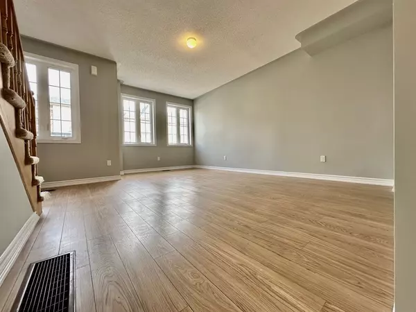 Brampton, ON L6Z 0H9,45 Kayak HTS