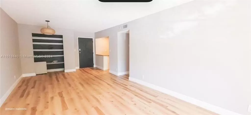 Plantation, FL 33317,6500 Cypress Rd #211