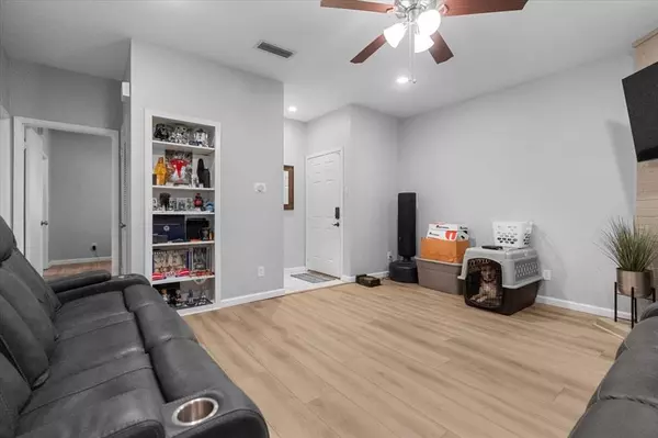 Arlington, TX 76011,1106 Quail Valley Lane #120