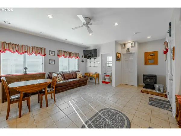 Lakeside, OR 97449,18 PINE LN