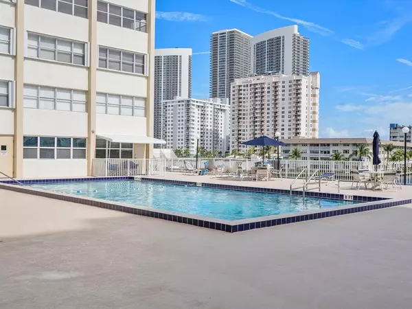 Hallandale Beach, FL 33009,111 Golden Isles Dr #C1