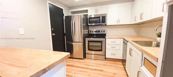 Plantation, FL 33317,6500 Cypress Rd #211