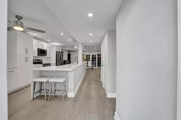 Hollywood, FL 33021,3301 RALEIGH ST #4B