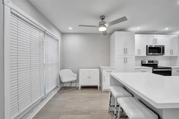 Hollywood, FL 33021,3301 RALEIGH ST #4B