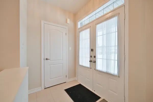 Markham, ON L6B 0Z5,8 Elphee LN