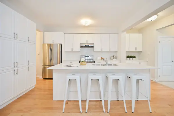 Markham, ON L6B 0Z5,8 Elphee LN