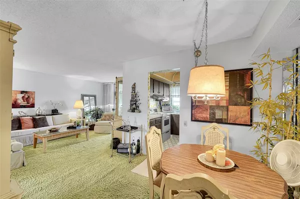 Tamarac, FL 33321,9360 Lime Bay Blvd #207