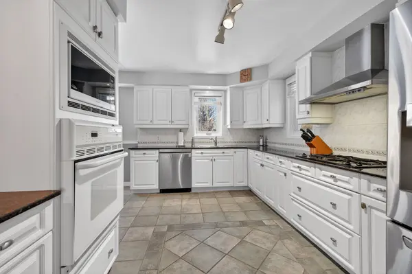 Kingston, ON K7M 7L8,578 SYCAMORE ST