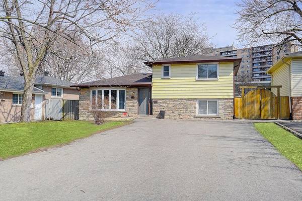 11 Tullamore RD, Brampton, ON L6W 1J6