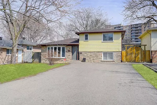 11 Tullamore RD, Brampton, ON L6W 1J6