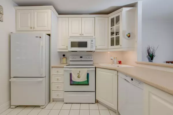 Toronto C13, ON M3C 3T9,18 Concorde PL #LP 914