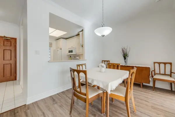 Toronto C13, ON M3C 3T9,18 Concorde PL #LP 914