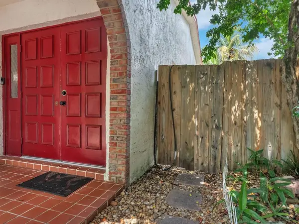 Margate, FL 33068,6171 SW 6th St