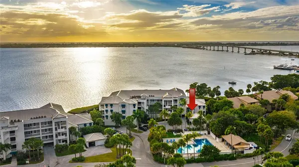 Stuart, FL 34996,184 NE Edgewater Dr #1001