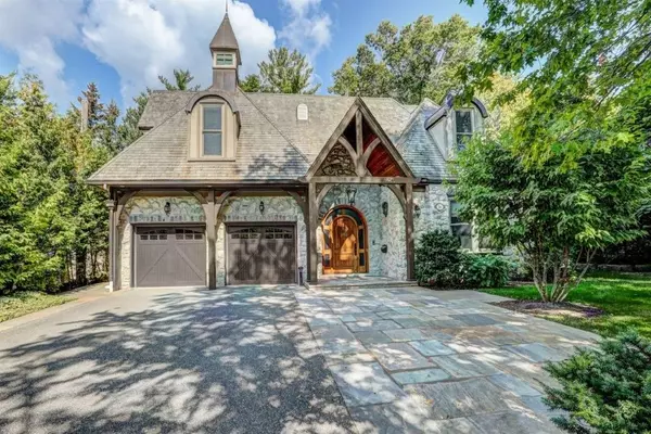 Toronto W08, ON M9A 1V1,36 Sir Williams LN